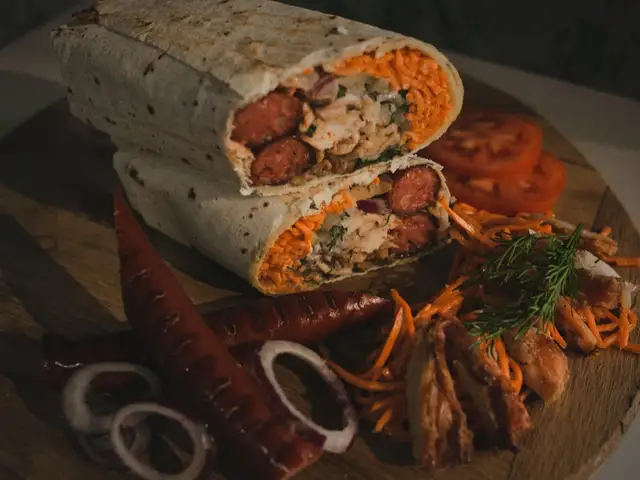 Хот-Дог Мисливський у лаваші